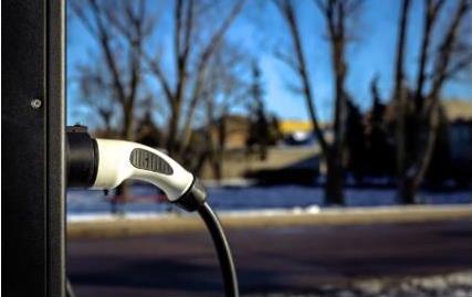 電動汽車（EV）雙向供電為電源模塊提供了實用且創新的用途機會