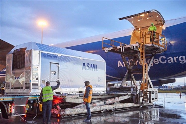 ASML暗示可遠程癱瘓旗下光刻機，都在掌控中 包含最先進EUV